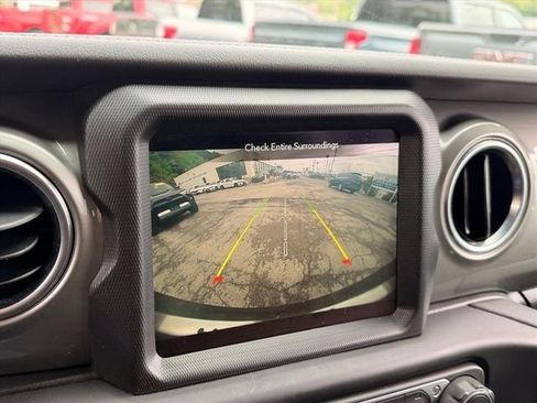 Used 2023 Jeep Wrangler Unlimited Sahara AWD/4WD image 25