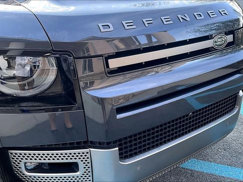 Used 2025 Land Rover Defender 110 X-Dynamic SE image 28