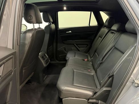 Used 2020 Volkswagen Atlas Cross Sport SE w/ Panoramic Sunroof Package FWD image 22