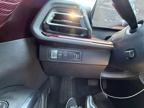 Used 2025 Chevrolet Traverse RS FWD image 15