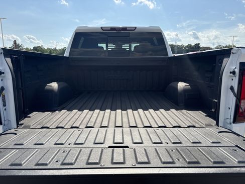 Used 2023 GMC Sierra 1500 AT4 w/ Technology Package image 5