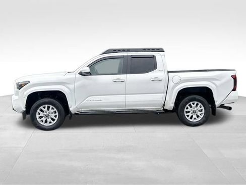 Certified 2024 Toyota Tacoma SR5 AWD/4WD image 2