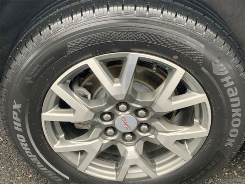 Used 2022 GMC Acadia SLE image 32