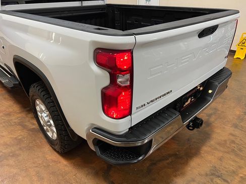 Used 2023 Chevrolet Silverado 2500 LT w/ Convenience Package image 46