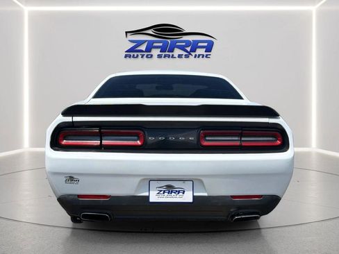 Used 2016 Dodge Challenger SXT RWD image 6