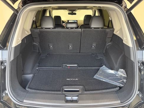 Used 2025 Nissan Rogue SL w/ SL Premium Package image 26