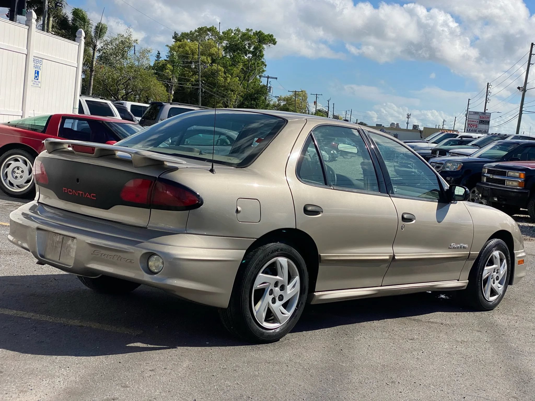 Used 2002 Pontiac Sunfire SE FWD image 4