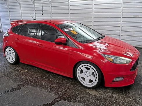 Used 2016 Ford Focus ST FWD image 4