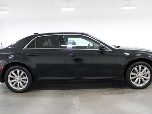 Used 2023 Chrysler 300 Touring AWD/4WD image 12
