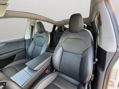 Used 2026 Tesla Model Y Long Range image 17