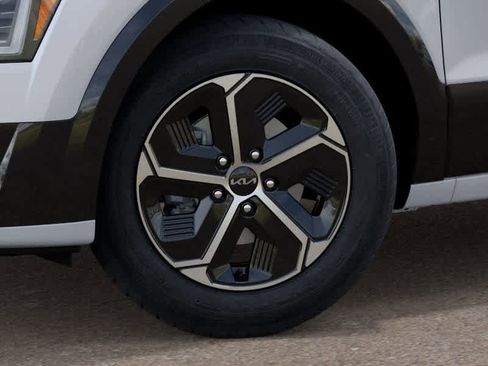 New 2025 Kia Niro SX image 9