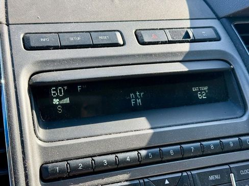 Used 2010 Ford Taurus SEL FWD image 21