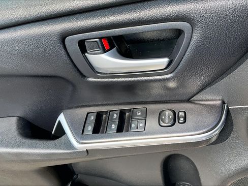 Certified 2017 Toyota Camry SE FWD image 31