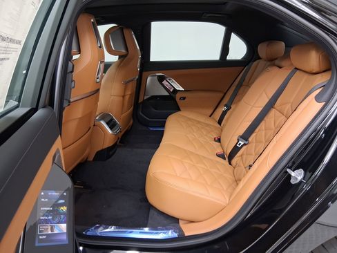 New 2026 BMW 740i w/ Premium Package image 12