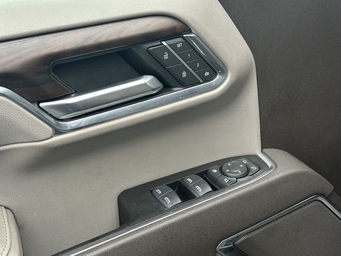 Certified 2025 GMC Sierra 1500 SLT image 12