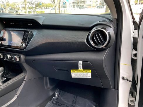 Used 2024 Nissan Kicks SV image 15