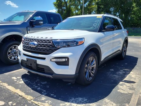 Used 2023 Ford Explorer XLT w/ Equipment Group 202A RWD image 3