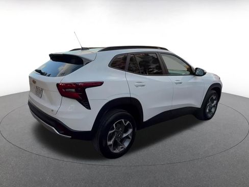 Used 2025 Chevrolet Trax LT image 12
