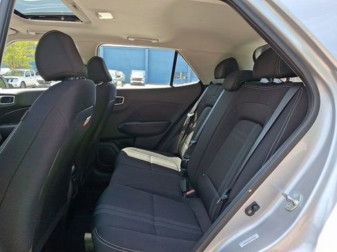 Used 2025 Hyundai Venue SEL FWD image 12
