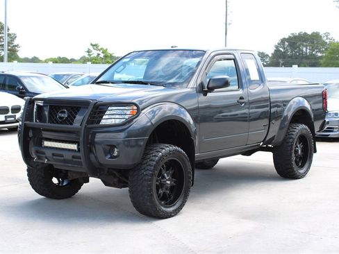 Used 2013 Nissan Frontier SV image 3