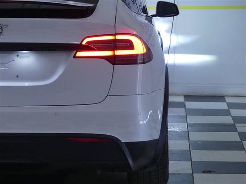 Used 2022 Tesla Model X AWD/4WD image 29