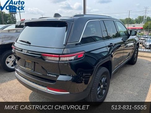 Used 2023 Jeep Grand Cherokee Laredo AWD/4WD image 3