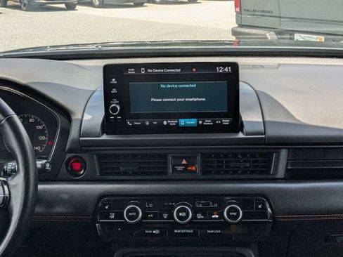 Used 2024 Honda Pilot TrailSport image 18