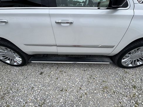 Used 2018 Cadillac Escalade Platinum image 9