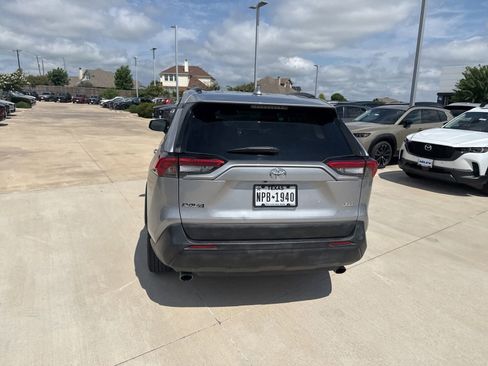 Used 2019 Toyota RAV4 XLE FWD image 13