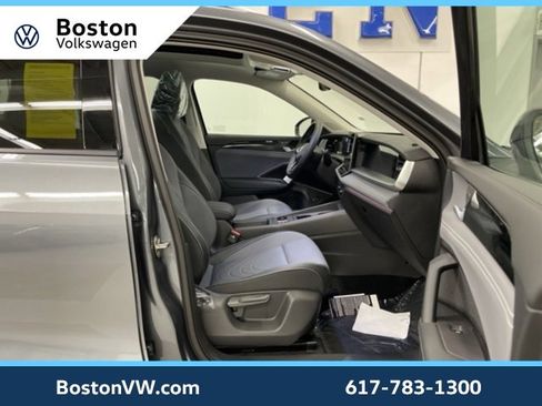 New 2026 Volkswagen Tiguan SE image 11