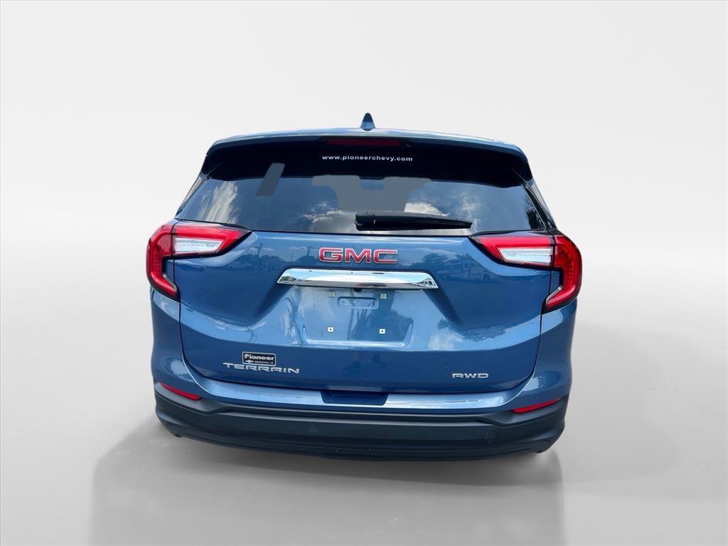 Used 2024 GMC Terrain SLE AWD/4WD image 4