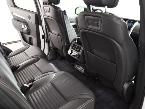 Used 2025 Land Rover Discovery Dynamic SE AWD/4WD image 22