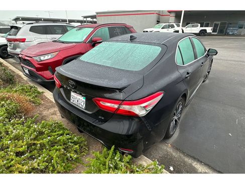Used 2019 Toyota Camry SE FWD image 5