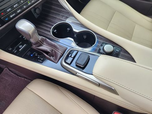 Used 2019 Lexus RX 350L Luxury w/ Accessory Package FWD image 20