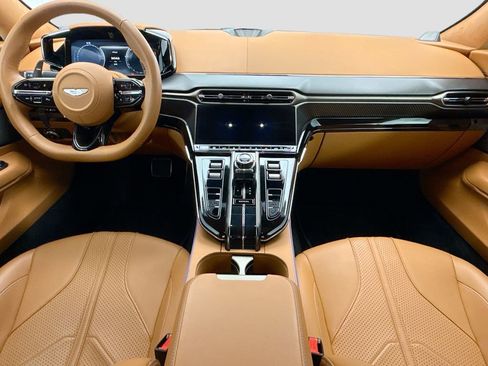 Used 2025 Aston Martin V8 Vantage Coupe image 13