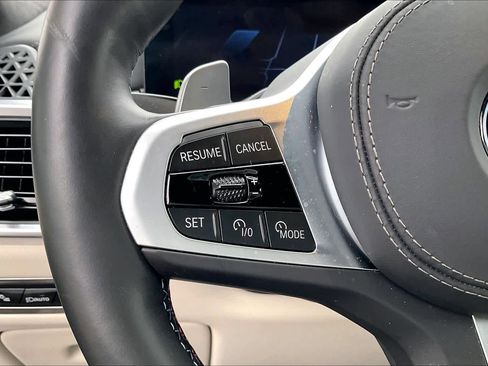 Used 2025 BMW X7 M60i image 19