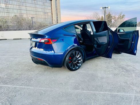 Used 2023 Tesla Model Y Performance image 29