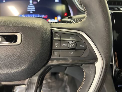 Used 2024 Jeep Grand Cherokee L Altitude AWD/4WD image 21
