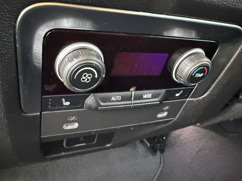 Used 2022 Chevrolet Tahoe LT w/ Luxury Package image 9