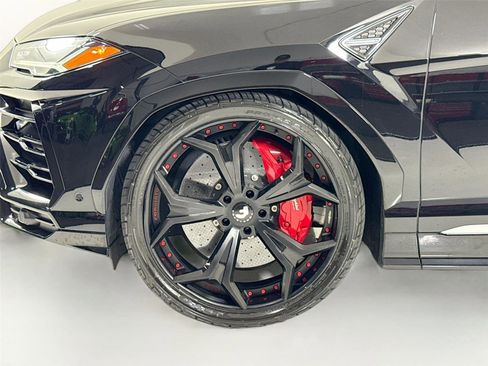 Used 2020 Lamborghini Urus image 40