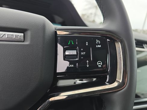 Used 2025 Land Rover Range Rover Evoque S image 18