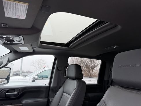 Used 2021 GMC Sierra 2500 Denali w/ Denali Ultimate Package image 13
