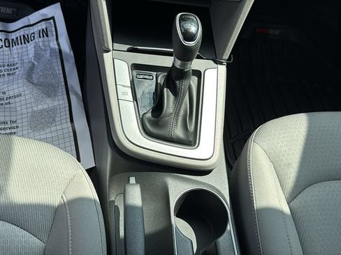 Used 2018 Hyundai Elantra SE FWD image 19