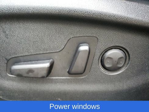 Used 2017 Kia Sorento LX w/ LX Convenience Package image 16