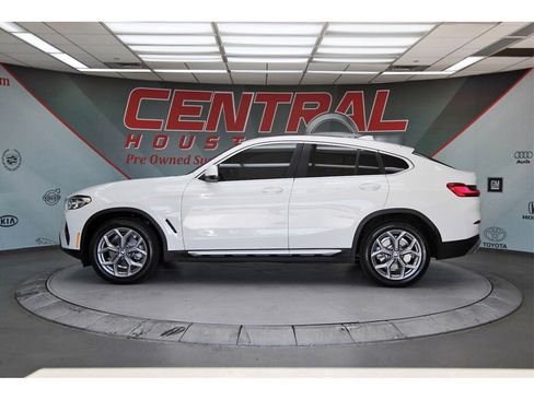 Used 2025 BMW X4 xDrive30i image 3