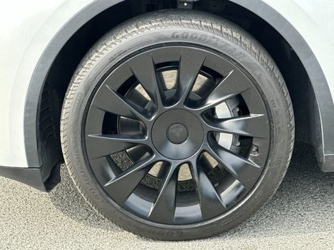 Used 2023 Tesla Model Y Long Range image 23