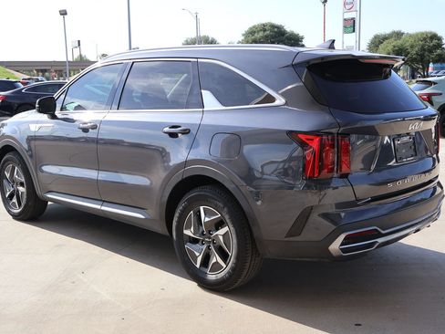 Used 2022 Kia Sorento S FWD image 9