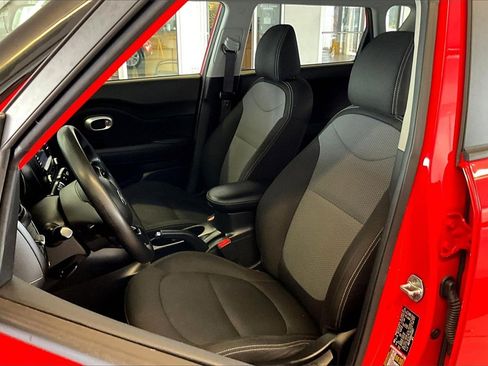 Used 2017 Kia Soul + image 19