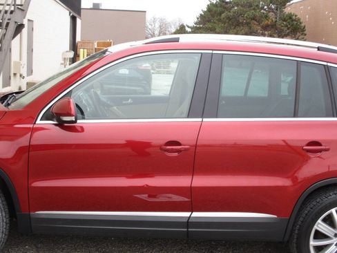 Used 2016 Volkswagen Tiguan SE image 53