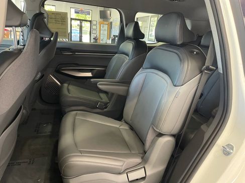 Used 2024 Kia EV9 Light Long Range RWD image 34